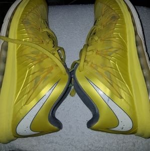 Lebron X low Sonic Yellow